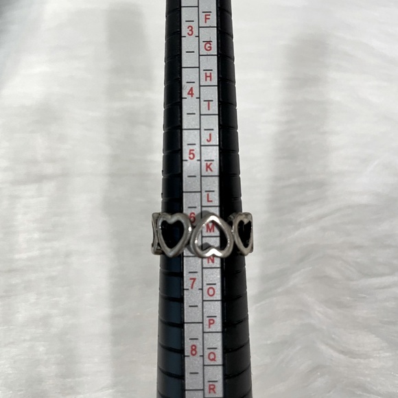 Beautiful repeating Heart design ring, size 6. Antiqued silverplate finish. - Picture 4 of 5